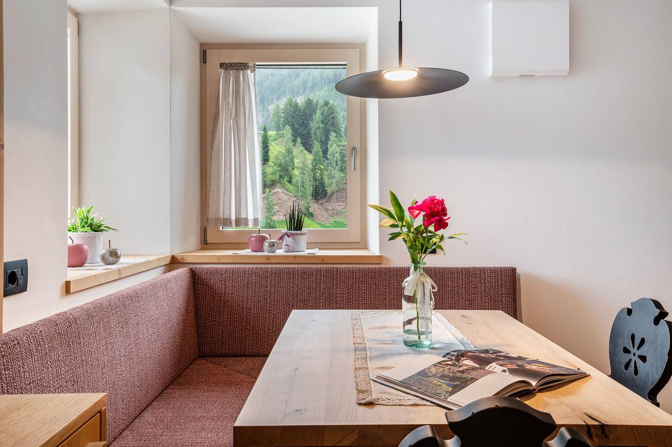 Ganze Wohnung, Ferienwohnung 'Villa Anna Apartment Geisler' mit Bergblick, privater Terrasse und Wlan in St. Peter (Bozen), Villnöß