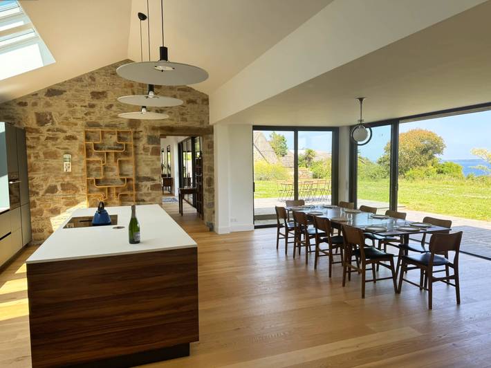 Location de vacances pour 10 personnes, avec Vue sur l’océan et Jardin à Guimaëc