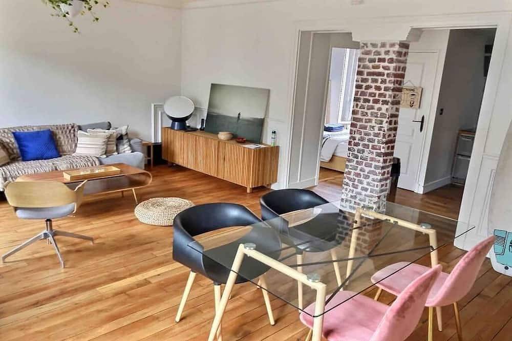 Entire apartment, Large 2P. Beautiful/sunny. 50m from metro/market/town hall. in Clichy, Hauts-de-Seine