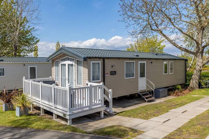 Static caravan for 6 people, with balcony/terrace, child-friendly in Poole