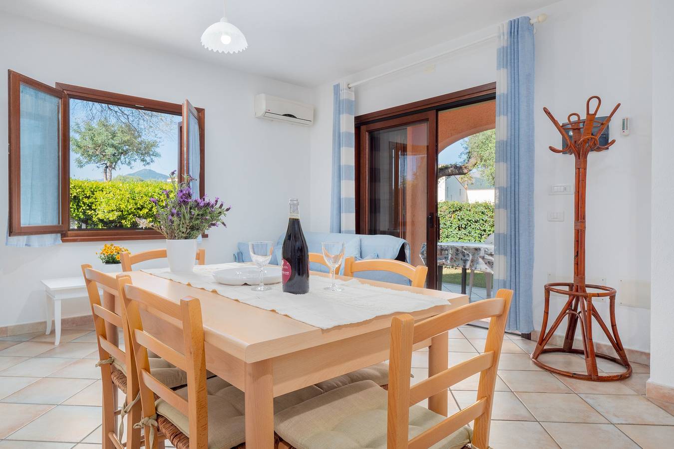 Casa vacanze 'Villetta Bifamiliare 3' con Wi-Fi, A/C, Terrazza e Giardino in San Teodoro, Olbia-Tempio