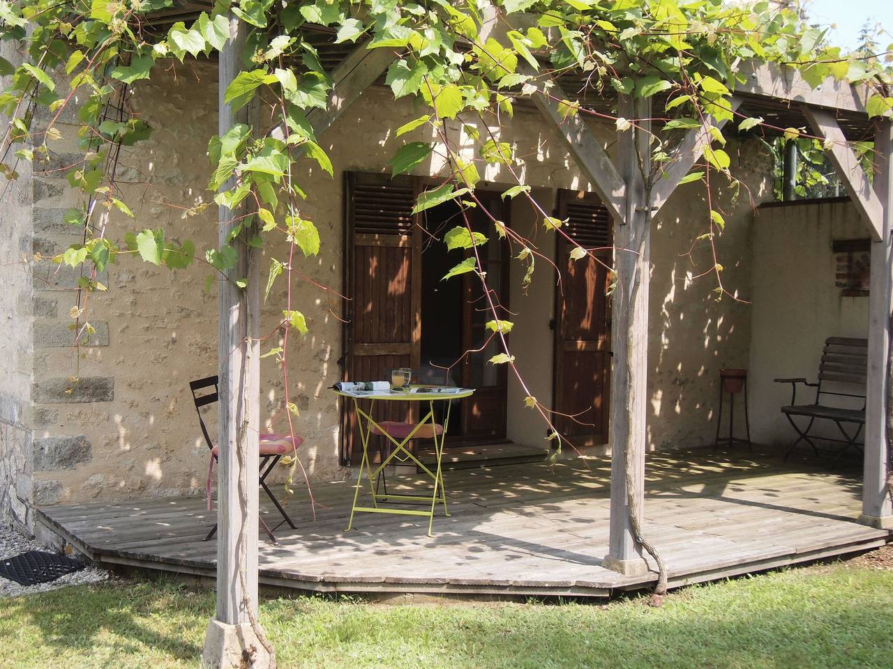 Familienzimmer mit Terrasse und Pool in Waldnähe in Vitry-aux-Loges, Orléans und Umgebung