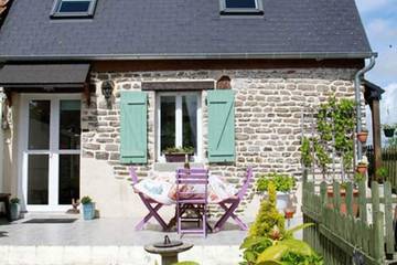 Gîte pour 2 personnes, avec jardin à Courtils