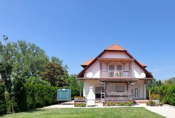Ferienhaus für 11 Personen, mit Garten und Balkon sowie Pool in Balatonmariafürdö