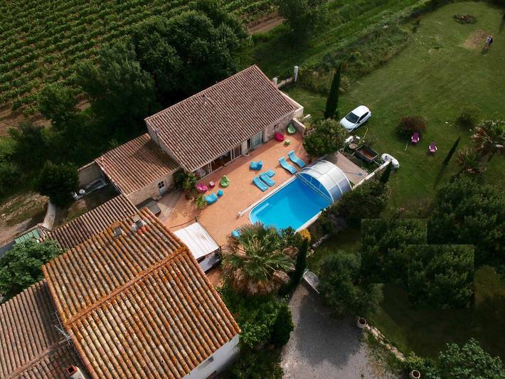 Gîte pour 4 personnes, avec Terrasse ainsi que Jardin et Piscine