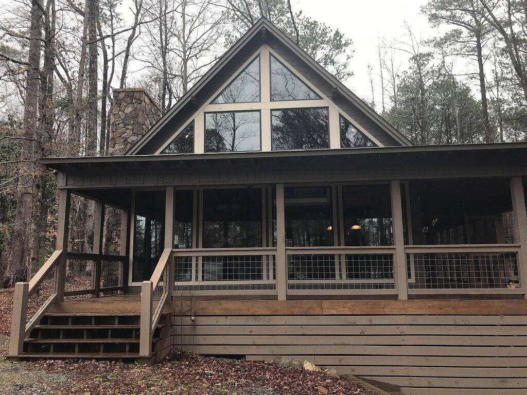 Hütte am See, gemütliches Paar oder kleine Familie. Pontoon Bootsverleih verfügbar in Lake Martin