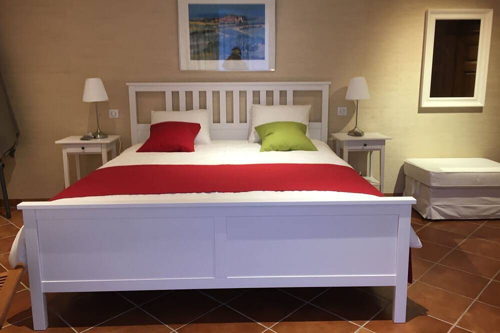 Ensemble de 2 chambres d'hôtes et 1 gîte pouvant héberger 6 personnes. in Les Arques, Quercy