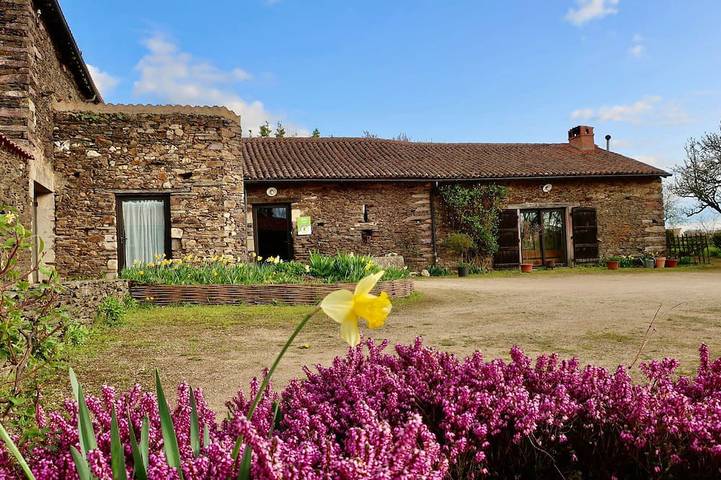 Gîte pour 9 personnes, avec Terrasse et Jardin à La Tardière