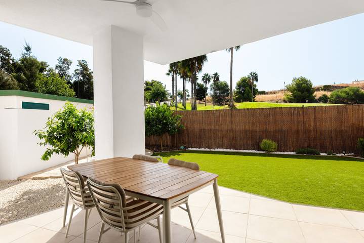Entire apartment, Apartment "Baviera Hills 1A" with Garden, Shared Pool and Wi-Fi in Caleta de Vélez, Vélez-Málaga