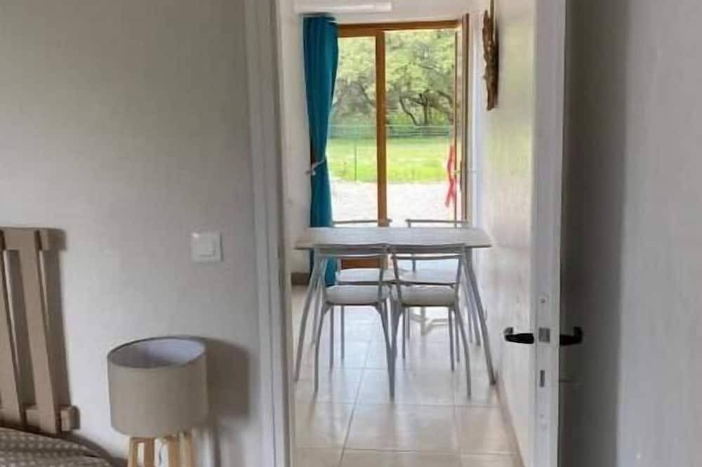Two-room Cottage: La Tannière in Taradeau, Draguignan Region