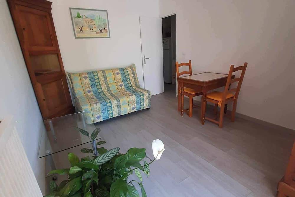 Appartement entier, T2 au calme bien desservi Proche d'Avignon, du parc aquatique de Monteux in Entraigues-sur-la-Sorgue, Vaucluse