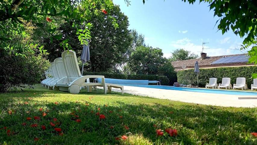 Location de vacances pour 6 personnes, avec jardin ainsi que piscine et vue à Boisse - 4