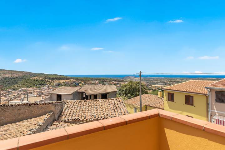 Holiday Home 'Mari E Monti' with Sea View, Wi-Fi and Air Conditioning in Scano di Montiferro, Sardinien