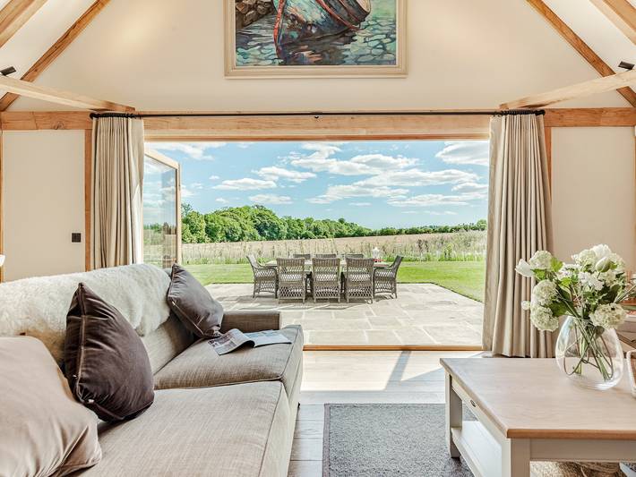 Log cabin for 6 people, with garden in South Downs