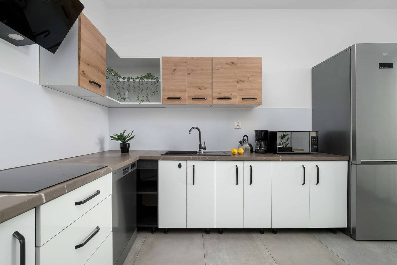 Ganze Wohnung, Modern Apartment with Parking | Close to the City Center in Łódź, Region Lodz