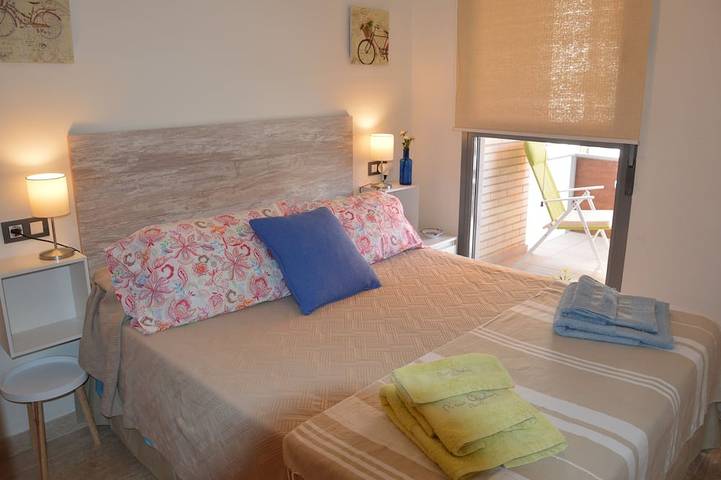 Appartement entier, Penthouse Penthouse Avec Grande Terrasse, Vue Sur La Mer, À Un Pas De La Plage Et WIFI in Platja de l'Horta-Mutxavista (San Juan Playa), San Juan Playa