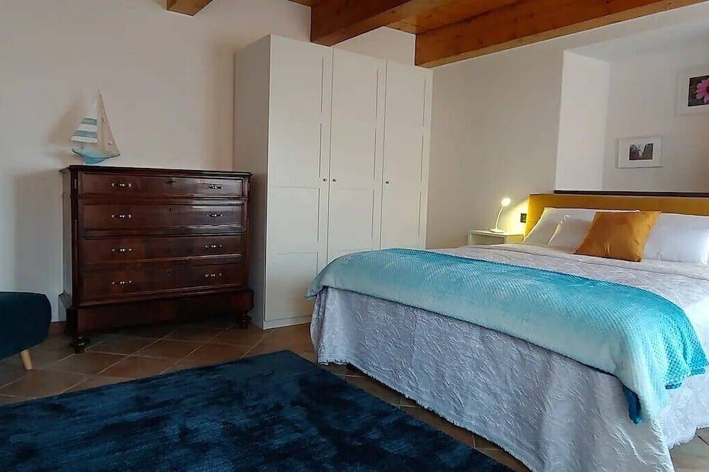 Casale sul Lago di Como: serene house with beautiful view of Lake Como in Blevio, Comer See