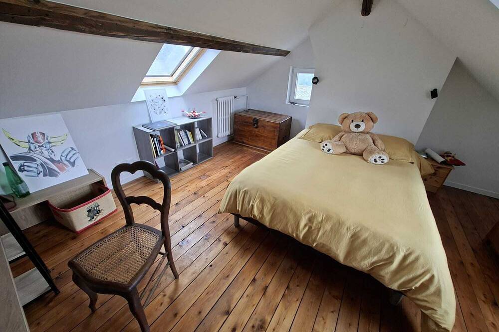 Maison familiale, entre ville et campagne, ambiance calme. in Louviers, Région de Les Andelys