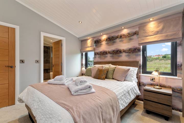 Ael-Y-Bryn - Luxury Lodge, Hot Tub, Pet Friendly in Penally, Pembrokeshire