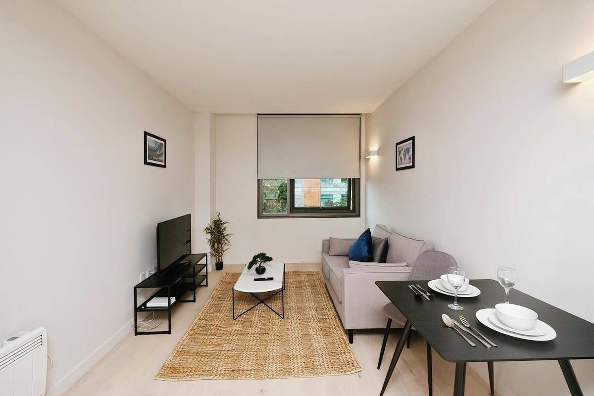 Apartamento entero, Stylish 1‑Bed Nr Ascot • Parking & Wi‑Fi in Bracknell, Berkshire