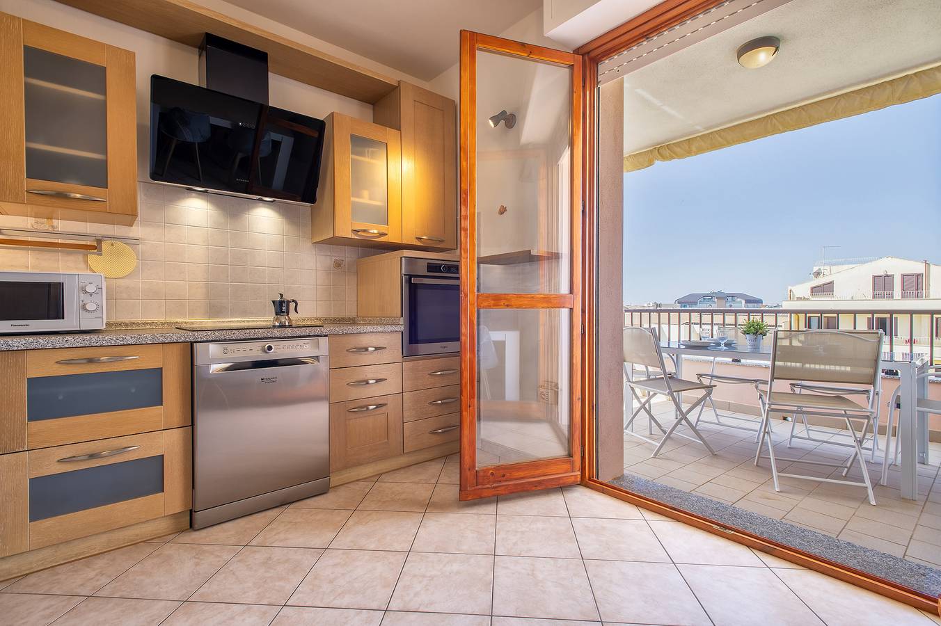 Entire apartment, Apartment 'Clhome Comfort at the beach' with Private Terrace, Wi-Fi and Air Conditioning in La Pietraia, Alghero