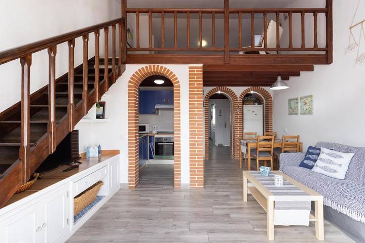 Gîte pour 4 personnes, avec terrasse et bassin pour enfant ainsi que vue et piscine dans Los Martínez