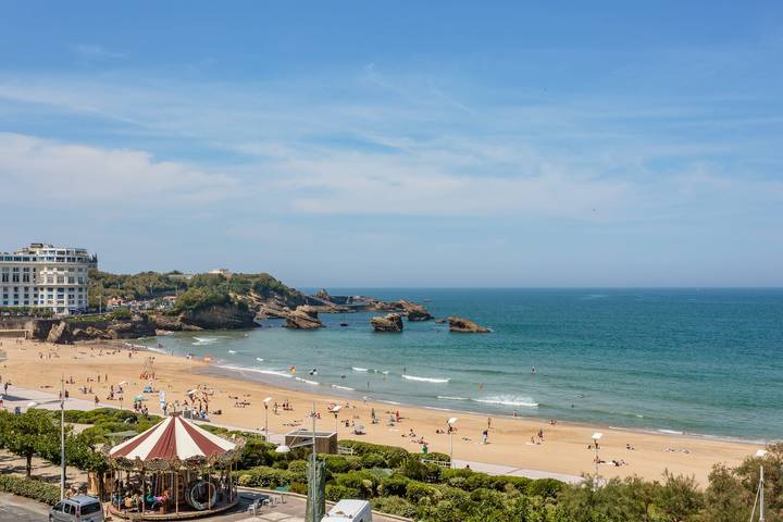 Holiday rental for 3 people, with pool in Biarritz