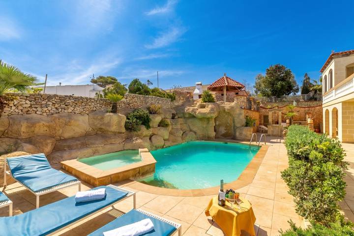Apartment for 4 people, with terrace and pool in Malta