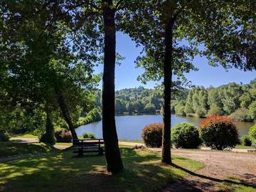 Gîte pour 6 personnes, avec terrasse et piscine, animaux acceptés à Cussac