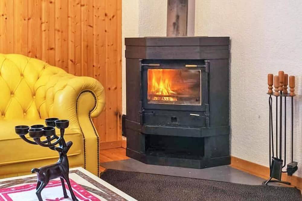 Landhaus, wifi, 200m bis zum stadtzentrum, blick berg, balkon, kamin oder ofen für holz, fernseher in Les Masses, Vex