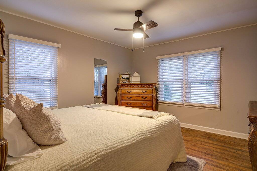 Cozy cottage on Creeper Trail -Fenced in backyard for dogs. Near Restaurants in Damascus, Washington County (VA)