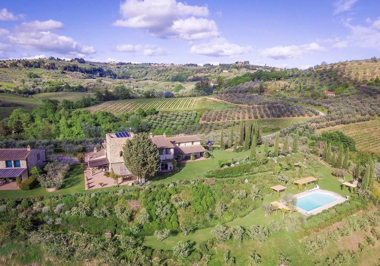 Ehemalige Scheune auf einem Weingut inmitten der Weinberge des Chianti in Certaldo, Chianti