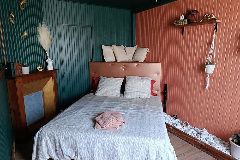 Hébergement atypique + Spa et Sauna privatif in Nesmy, Région de La Roche-sur-Yon