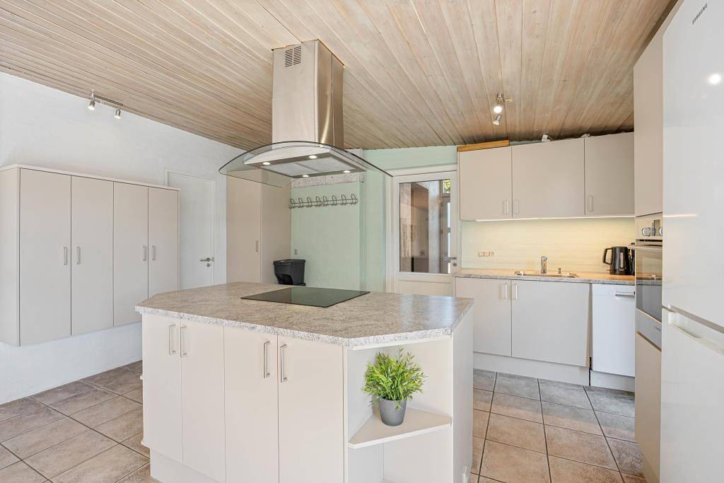 Großes Ferienhaus mit Wintergarten und eigenem Poolhaus in Søndervig, Holmsland Klit