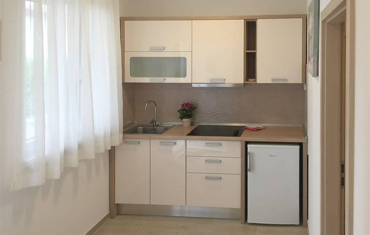 Appartement de vacances entier, Charmant appartement avec terrasse et barbecue, à 2,5 km de la plage de Caska in Novalja, Pag