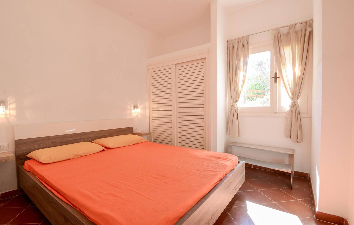 Apartamento vacacional entero, Acogedor apartamento con piscina, WiFi y aire acondicionado, aparcamiento, cerca de Peperone Giallo y Paduledda in Costa Paradiso, Trinità d'Agultu e Vignola