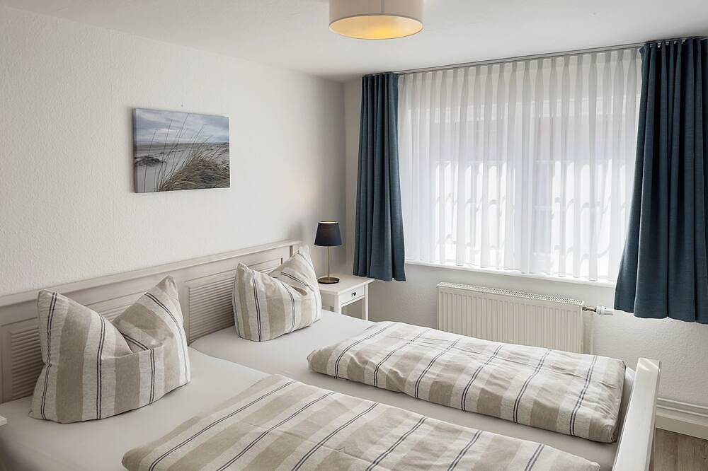 Ganze Wohnung, Haus Frisia Ferienwohnung Frisia 3 mit Wlan, Gartenblick und 500 m zum Meer in Norddorf, Amrum