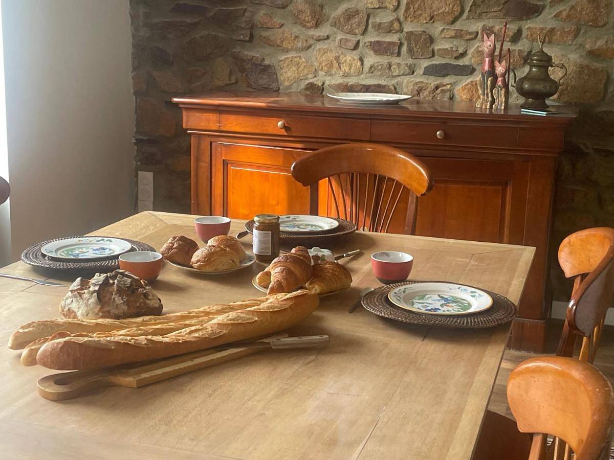 Parenthèse à la Maison de l'Ecrivain entre nature et petit déjeuner festin in Servon, Région d'Avranches