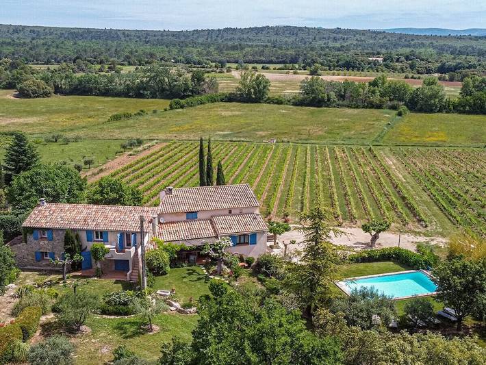 Gîte pour 8 personnes, avec Terrasse ainsi que Jardin et Piscine à Fox-Amphoux