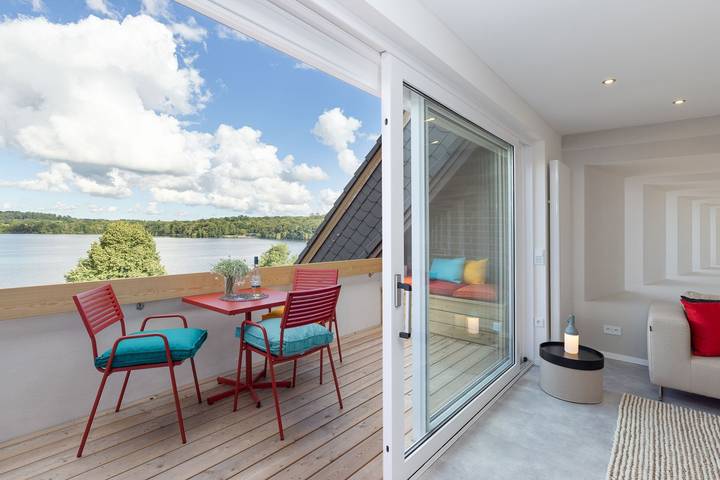Ferienwohnung für 2 Personen, mit Balkon und Seeblick am Dieksee