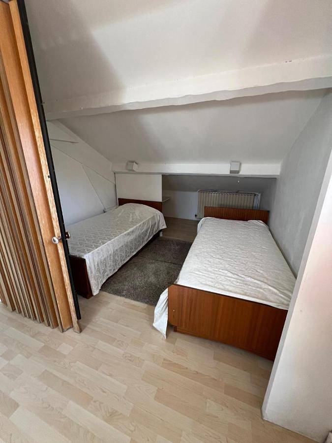 Chambre d’hôte pour 8 personnes, avec Balcon et Terrasse ainsi que Piscine et Vue