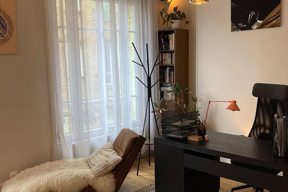Entire apartment, Paris Retreat, Work, Dream, Repeat! in Villejuif, Val-de-Marne