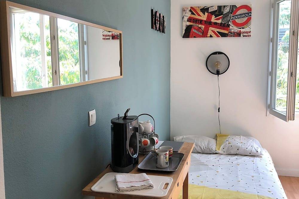 Entire apartment, Charming air-conditioned studio - free parking - Aix en Provence in Le Tholonet, Aix-en-Provence region