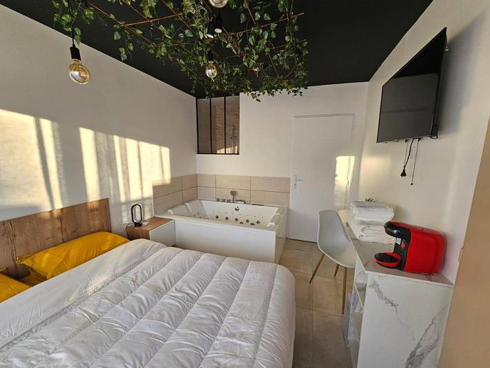 Chambre d’hôte pour 2 personnes, avec terrasse ainsi que piscine et jacuzzi à Narbonne - 2