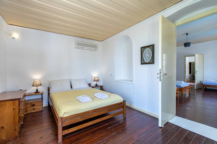 Gîte pour 8 personnes, avec vue ainsi que jardin et vue sur l’océan dans Stalos - 2