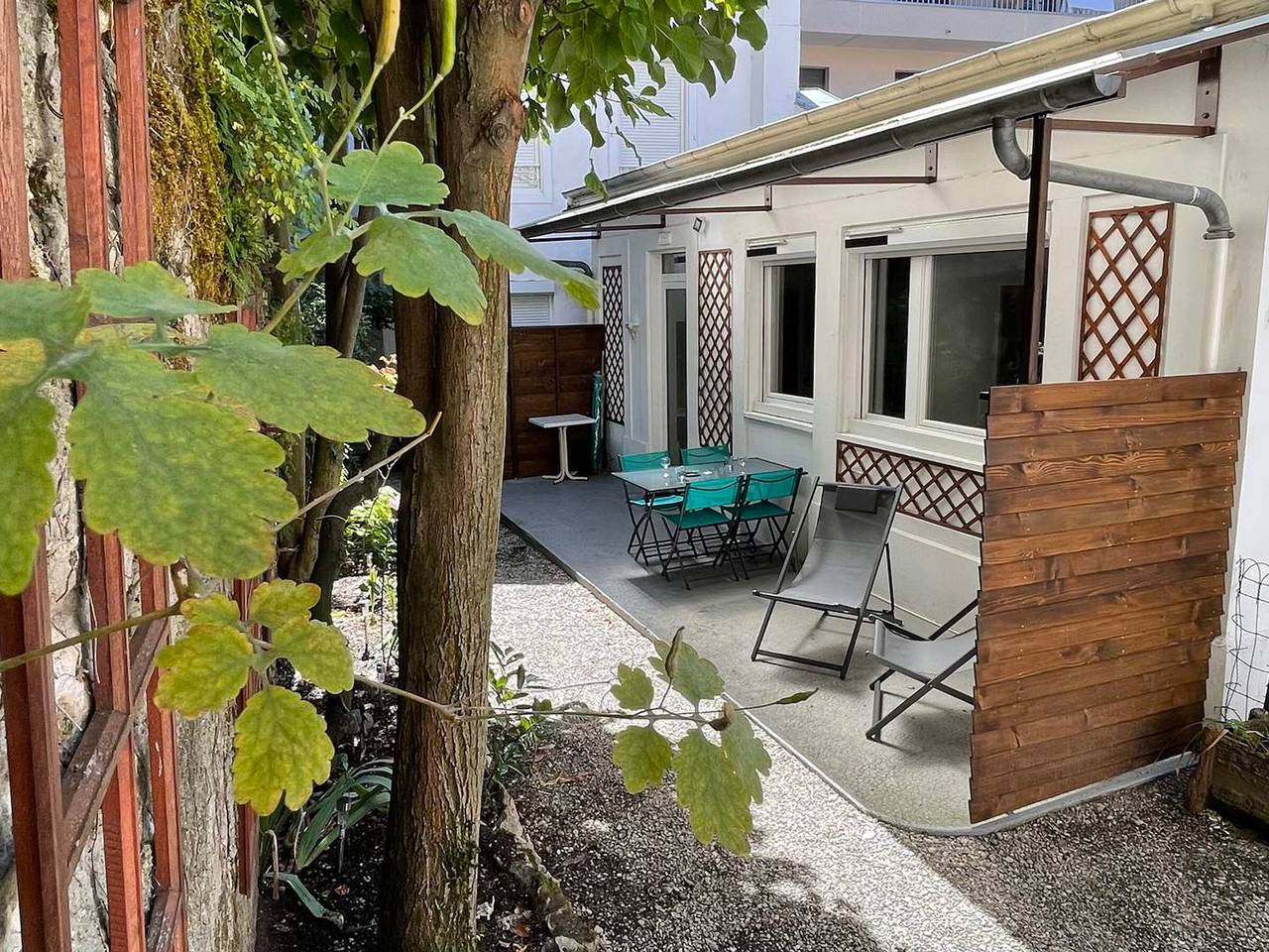 Entire studio, Cozy Cottage in Aix-les-Bains with Terrace and Garden in Aix-les-Bains, Chambéry region