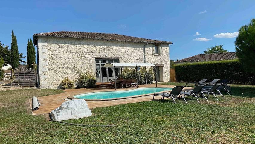 Location de vacances pour 9 personnes, avec piscine et jardin à Chalais - 2
