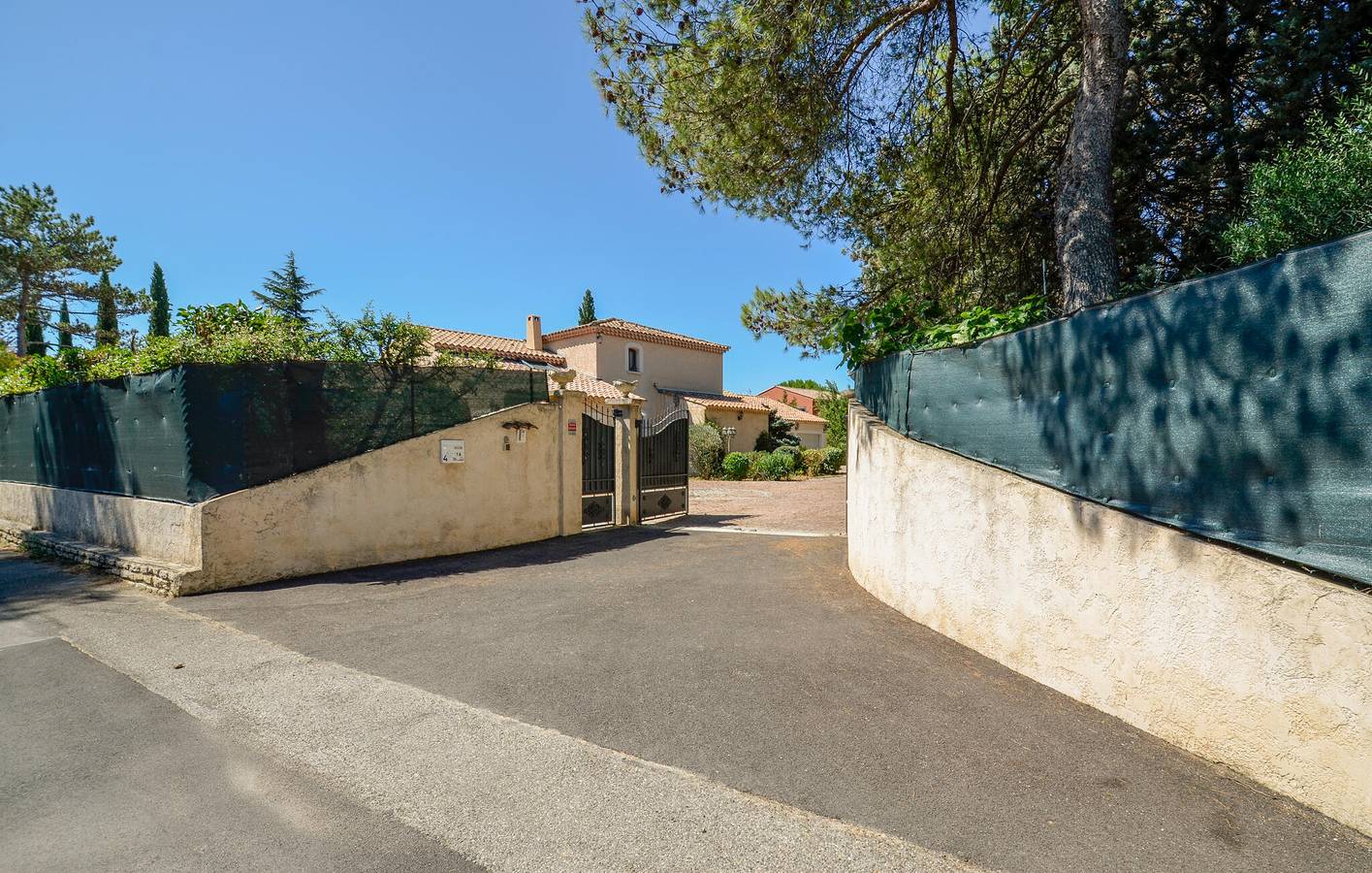Appartement moderne avec piscine, parking, terrasse et WiFi in Cabriès, Région d'Aix-en-Provence