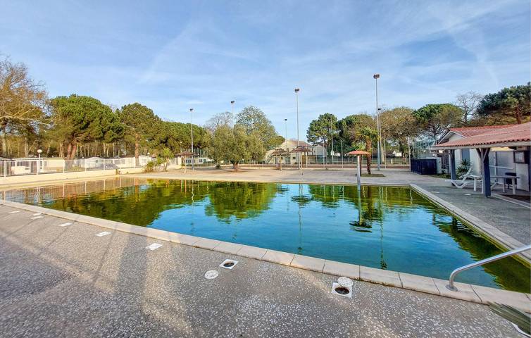 Camping pour 4 personnes, avec jardin ainsi que terrasse et piscine, animaux acceptés à La Tremblade - 2