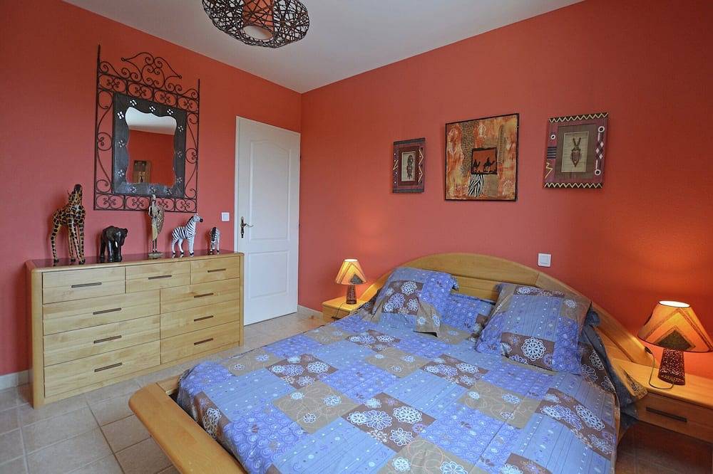 Ruhige Villa mit Poolblick in Saint-Laurent-de-Carnols, Nimes und Umgebung